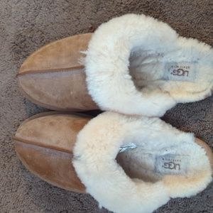 Woman's UGG slip on slippers